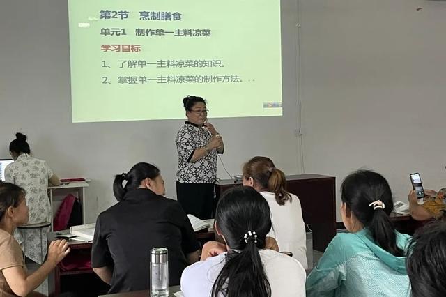 曲周县新联会联合开展“家政培训进学校 增强技能促就业”活动(图2)