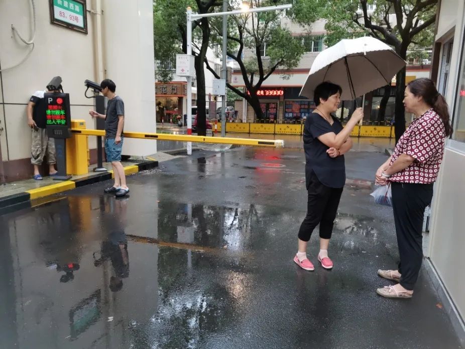 如何“熄灭”社区矛盾“升温”社区服务?答案是……(图17) 如何“熄灭”社区矛盾“升温”社区服务?答案是……(图17)