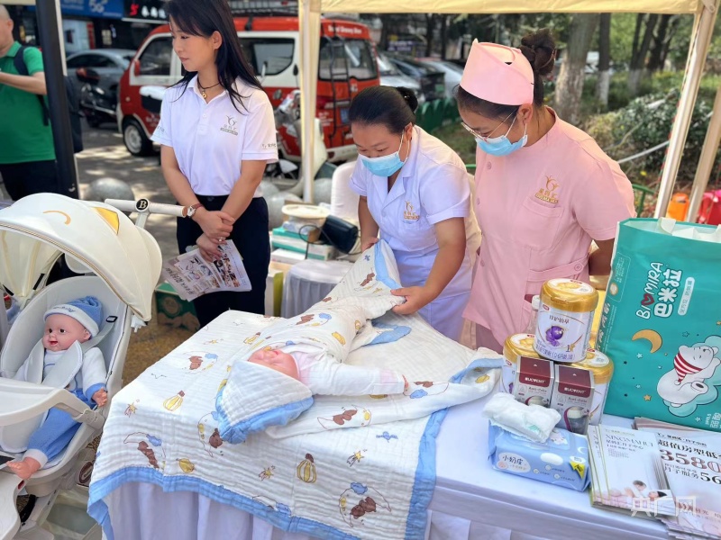 云南举办家政服务技能大赛决赛暨家政进社区推广示范活动(图3)