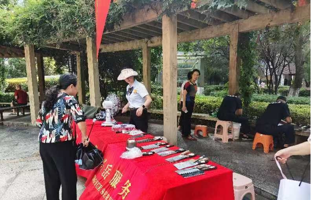 求索街道天灯社区:家政服务齐上阵爱心便民暖人心(图1) 求索街道天灯社区:家政服务齐上阵爱心便民暖人心(图1)